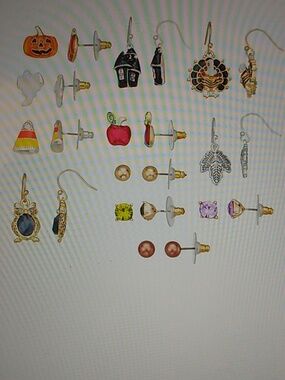 Napier 12 Halloween Earring Set